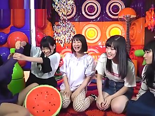 10 minutes tickle IDOL